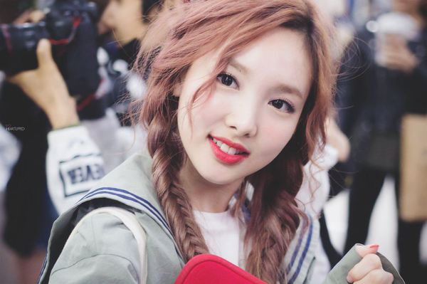 Nhiều người cho rằng Nayeon của TWICE là người lãnh đạo của nhóm.