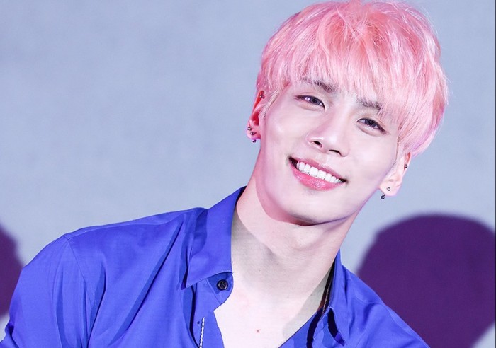 Jonghyun thường được nhiều người cho là người anh "cánh chim đầu đàn" của nhóm