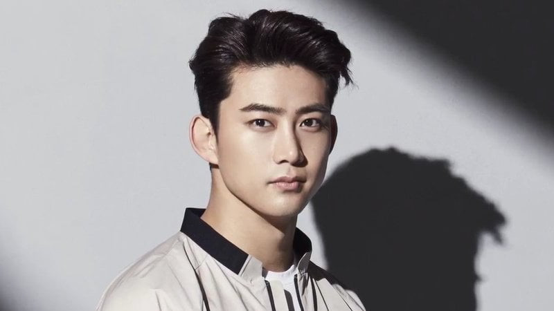 Taecyeon thường xuyên được nhiều người nhắc đến với danh hiệu trưởng nhóm 2PM