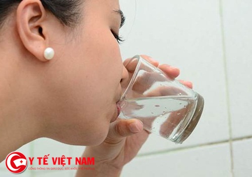 Uống nhiều nước để cung cấp cho cơ thể