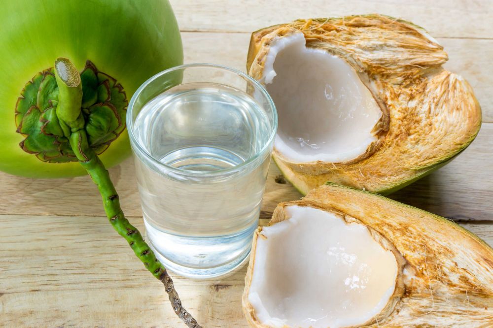 Bị sốt xuất huyết uống nước dừa sẽ nhanh khỏe hơn 