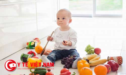 Ăn nhiều hoa quả tươi giúp con tăng sức đề kháng cho cơ thể