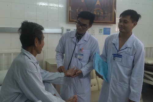  Ê kíp bác sĩ tại An Giang và TP.HCM cứu sống bệnh nhân đã ngưng thở