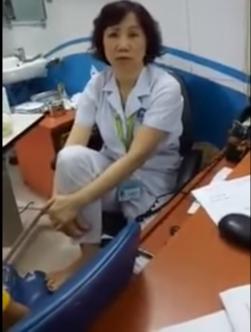 Giám đốc BV Mắt TƯ lên tiếng vụ bác sĩ gác chân lên ghế nói chuyện với bệnh nhân?