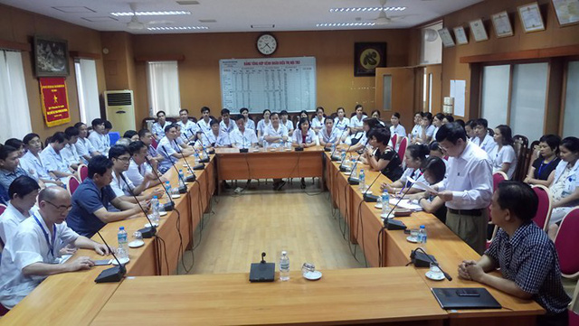Cuộc họp xử lý vụ tai biến y khoa tại BVĐK tỉnh Hòa Bình