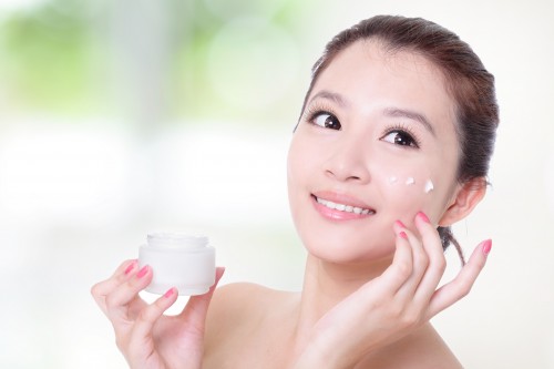 Thực hiện các bước chăm sóc da căng mịn giúp bạn gái có làn da khỏe mạnh