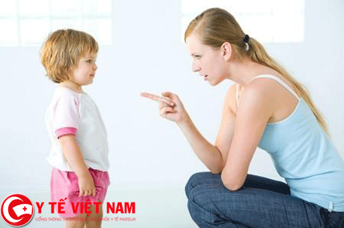 Cha mẹ không nên quát mắng con trẻ