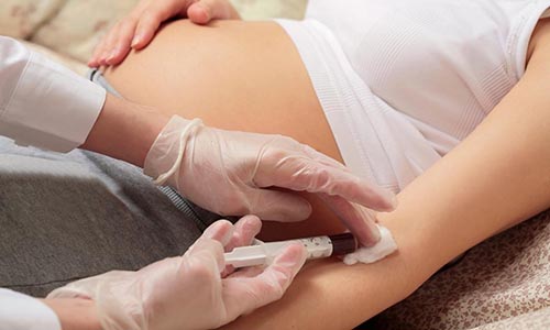 Người mẹ trước khi mang thai nên tiêm phòng vắc xin ngừa thủy đậu