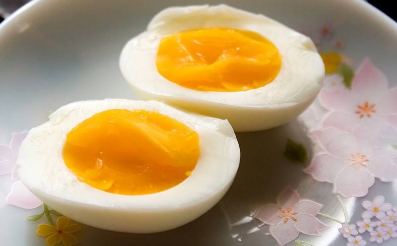 Không nên ăn trứng khi còn lòng đào không tốt cho sức khỏe