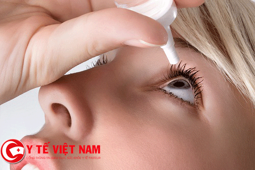 Nhỏ mắt để phòng ngừa bệnh đau mắt đỏ