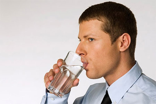 Bệnh nhân tiểu đường thường uống nhiều nước hơn bình thường