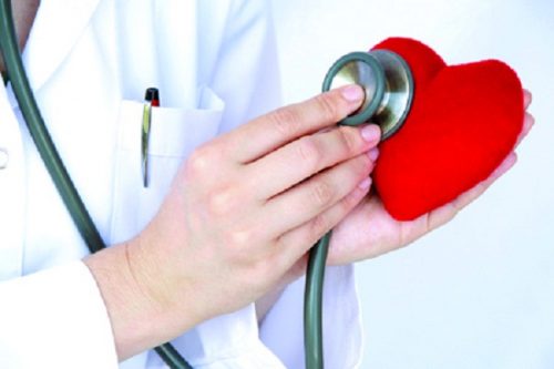 Bạn nên chủ động kiểm tra sức khỏe định kỳ để phát hiện sớm đau tim