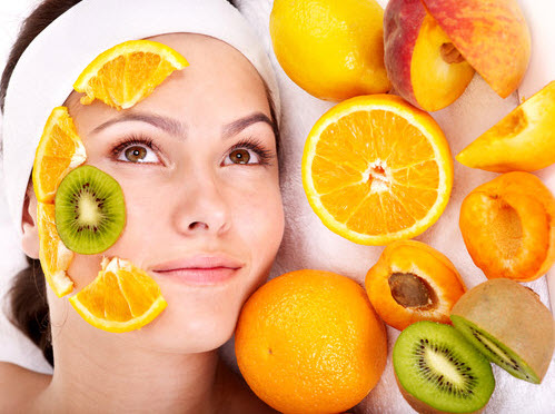 Đắp mặt nạ vitamin C để làm sáng da trị sẹo thâm