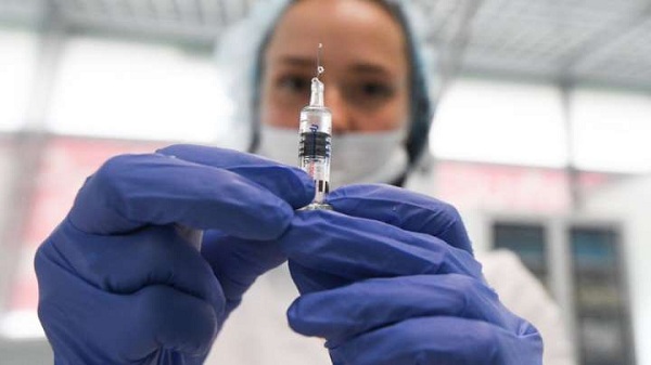 Các nhà khoa học nỗ lực chạy đua tìm vắc xin và thuốc điều trị COVID-19