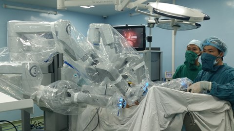 Hót: Bệnh viện Chợ Rẫy, TP.HCM đưa rô bốt phẫu thuật váo sử dụng