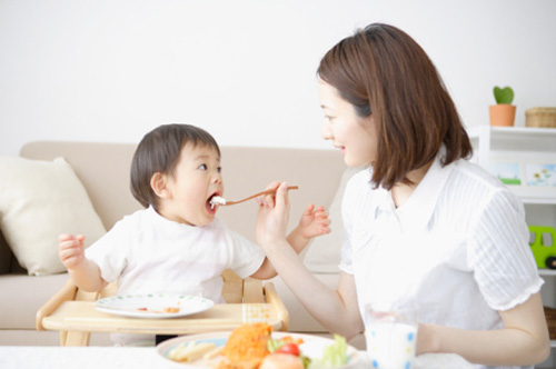 Khi trẻ bị rối loạn tiêu hóa cần có chế độ ăn hợp lí