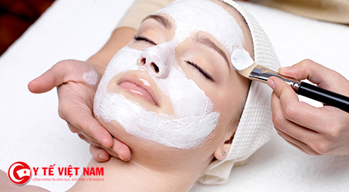 Sử dụng mặt nạ giúp chăm sóc da căng mịn tự nhiên