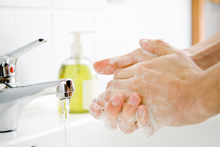 Trước khi rửa mặt cần rửa tay sạch sẽ