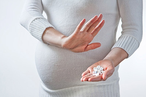 Mẹ bầu sốt xuất huyết khi mang thai 7 tháng không được tự ý sử dụng thuốc điều trị
