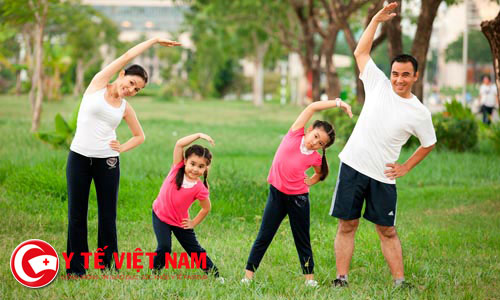 Hãy tạo cho trẻ thói quen vận động từ việc tập thể dục mỗi ngày 