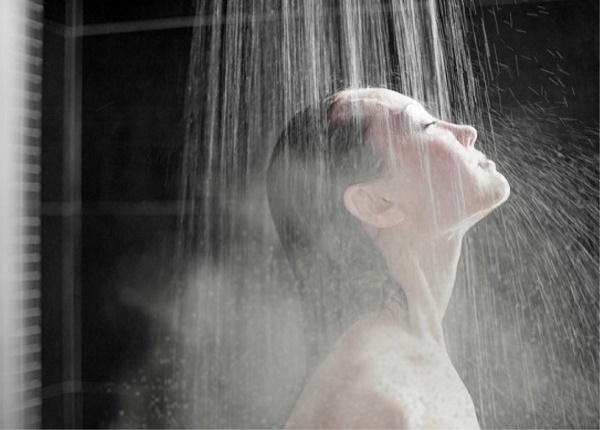 Ưu điểm và nhược điểm của việc tắm bằng nước nóng