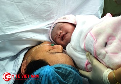 Hạnh phúc ngập tràn khi đón em bé thụ tinh ống nghiệm đầu tiên tại Nghệ An