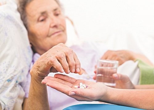 5 cách sử dụng thuốc an toàn cho người cao tuổi