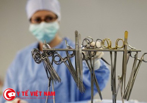 Pháp: Bác sĩ chỉ định mổ và xét nghiệm tràn lan gây lãng phí 
