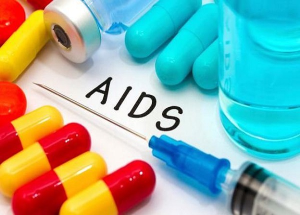 Thông tin về các loại thuốc điều trị HIV và lưu ý đối với các tác dụng phụ