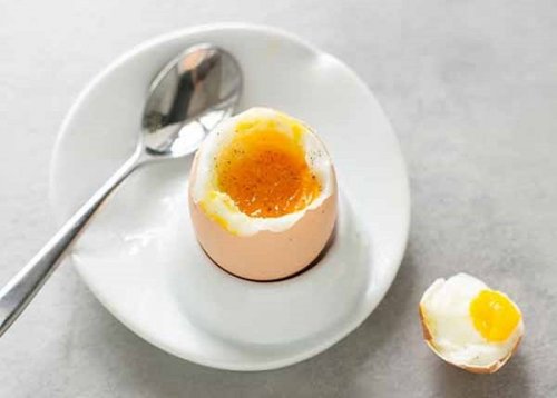 Trứng luộc lòng đào có nhiều chất bổ dưỡng hơn không?