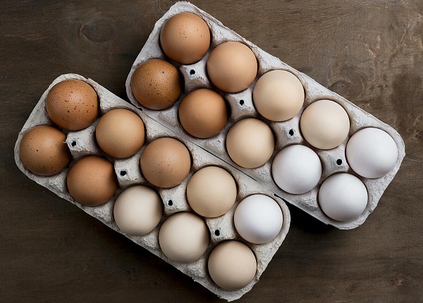 Trứng nâu so với trắng nên chọn loại nào tốt hơn?