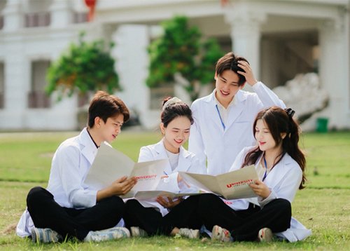 Vì sao khối ngành sức khỏe trở thành lựa chọn ưu tiên của nhiều thí sinh trong năm 2026?