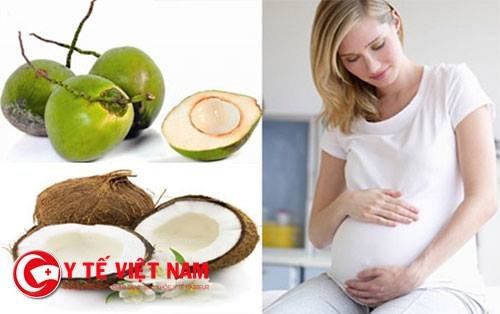 Uống nước dừa khi mang thai giúp bé khỏe mẹ xinh